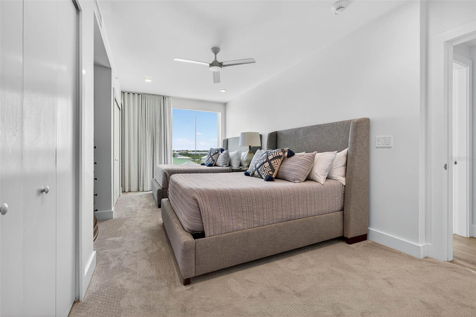 ONELLA CONDO - Residential