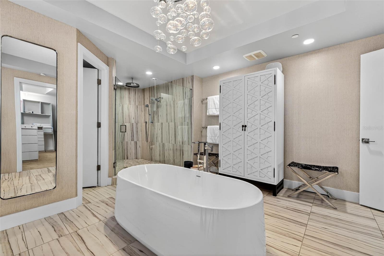 ONELLA CONDO - Residential