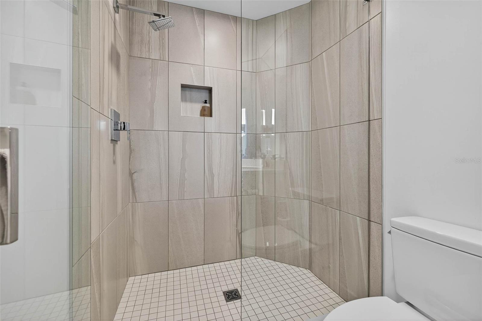 ONELLA CONDO - Residential