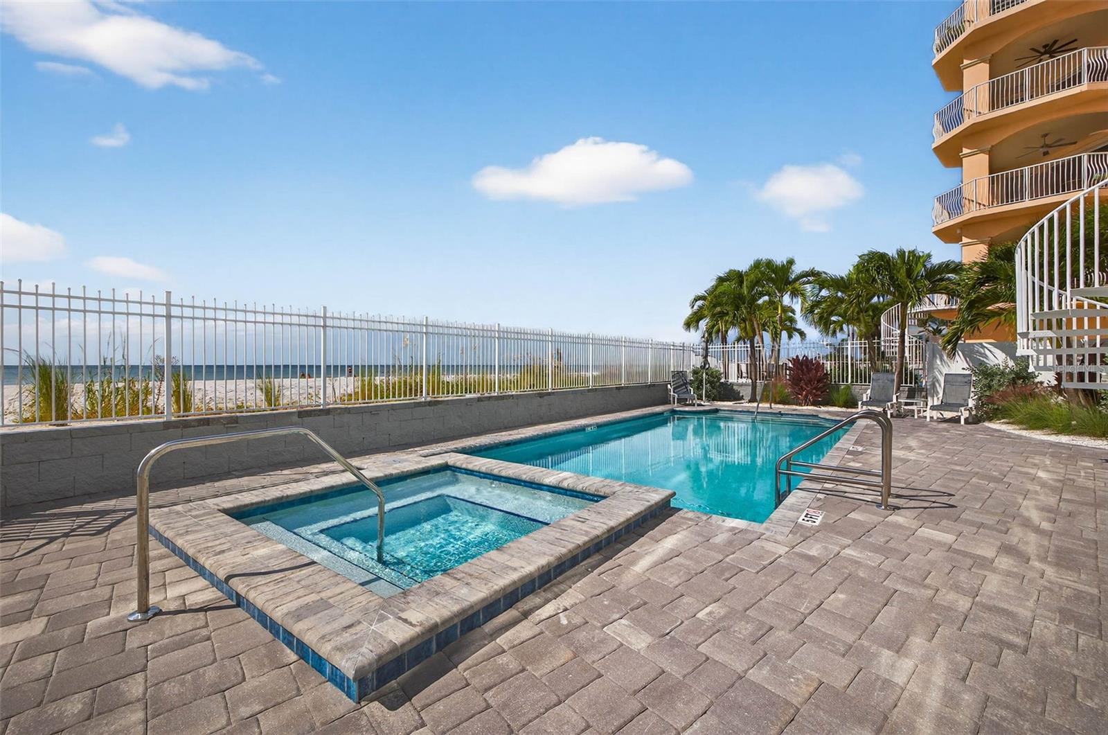 ONELLA CONDO - Residential