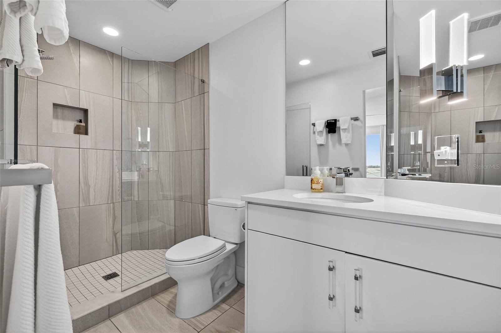 ONELLA CONDO - Residential