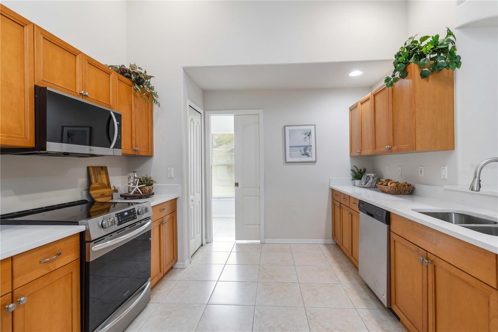 GROVE POINTE - Residential