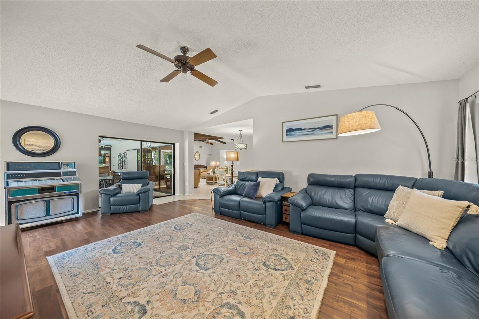 HIDDEN OAKS ESTATES - Residential