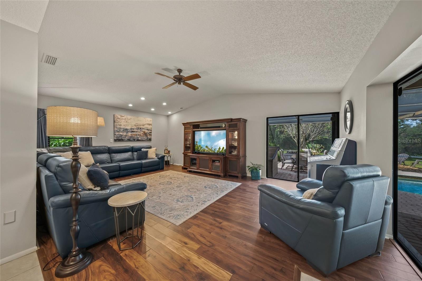 HIDDEN OAKS ESTATES - Residential