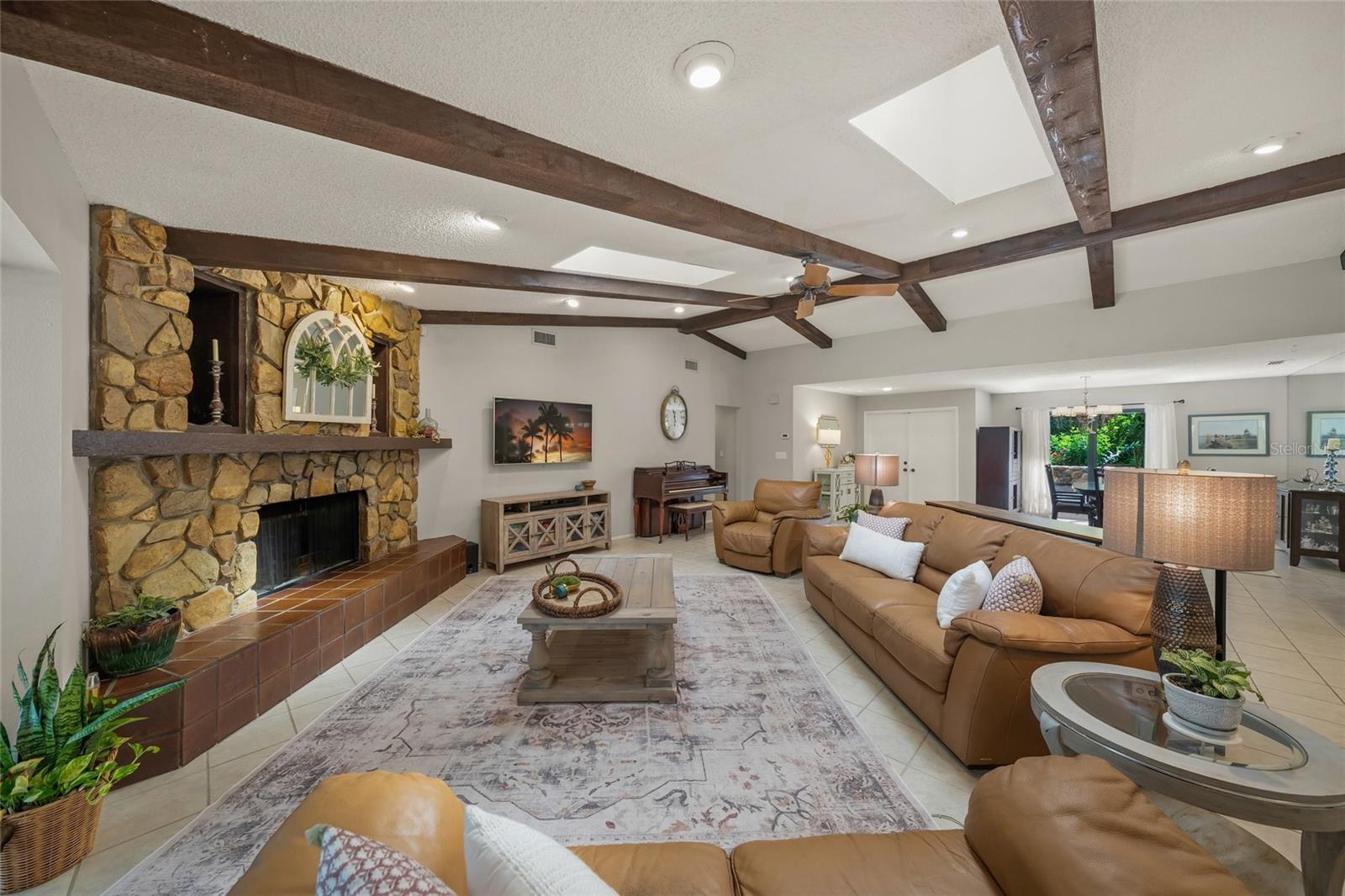HIDDEN OAKS ESTATES - Residential