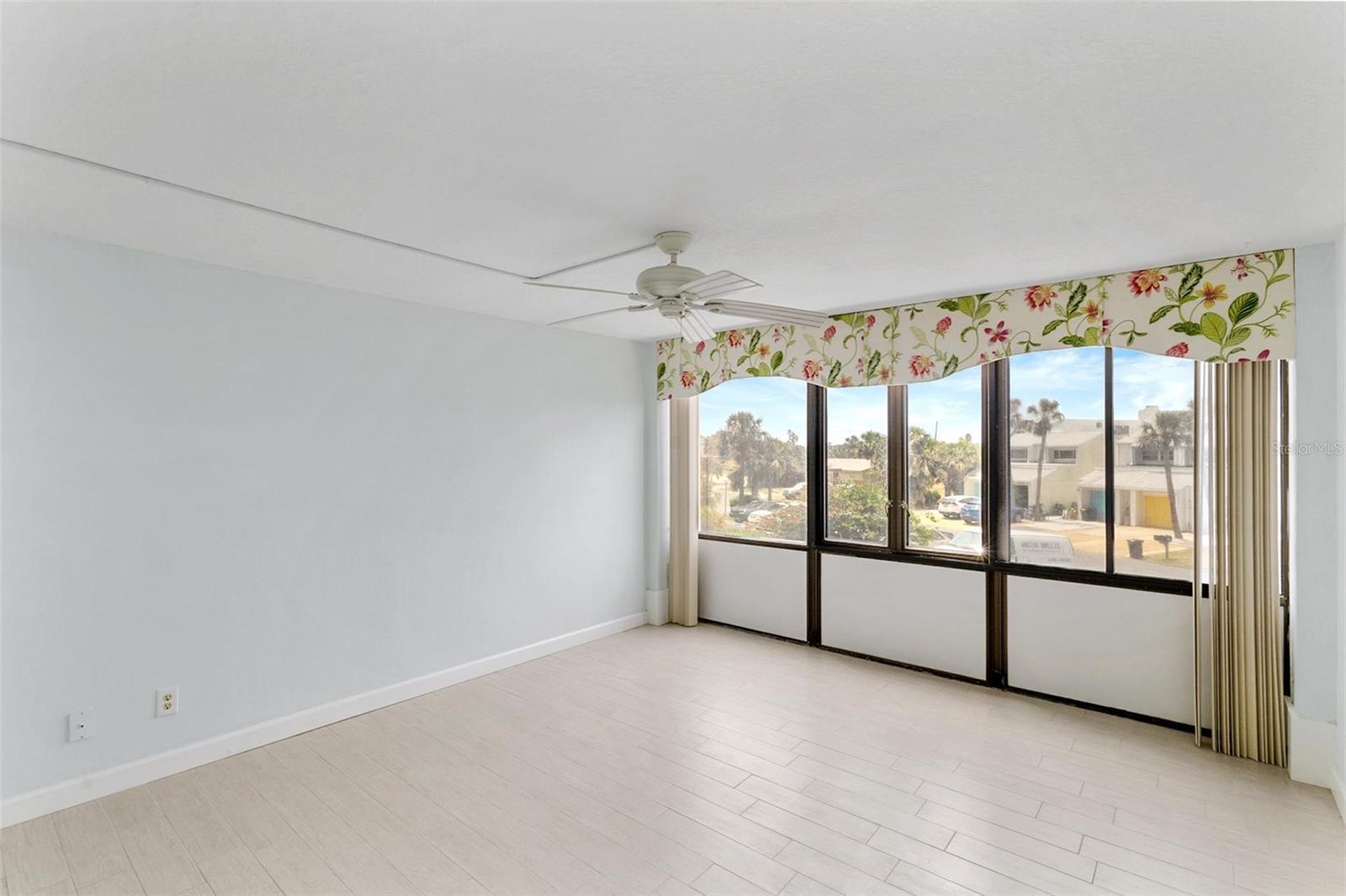 NAUTILUS CONDO - Residential