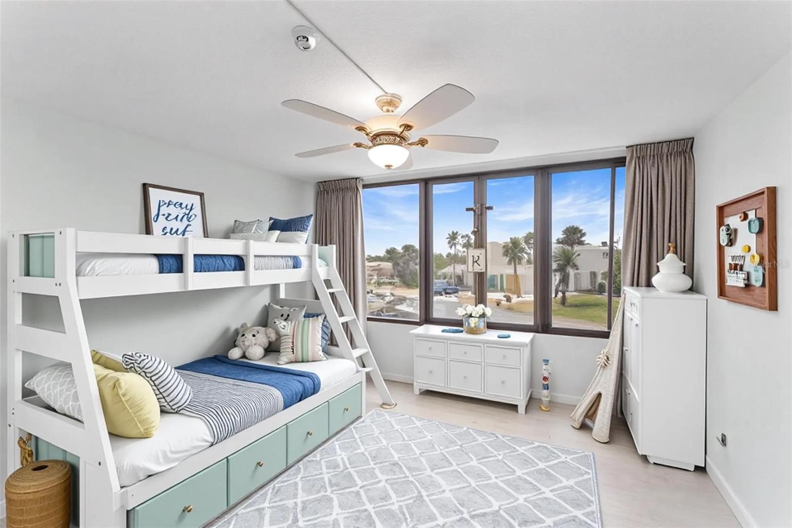 NAUTILUS CONDO - Residential