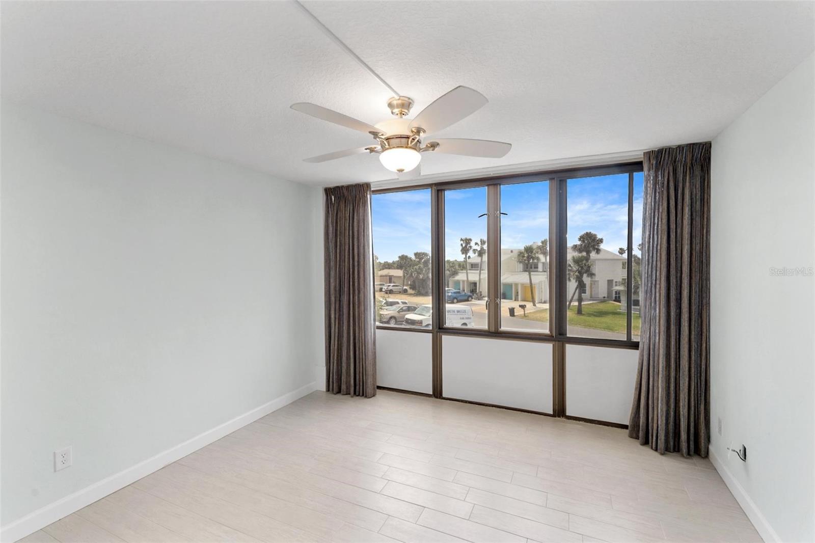 NAUTILUS CONDO - Residential