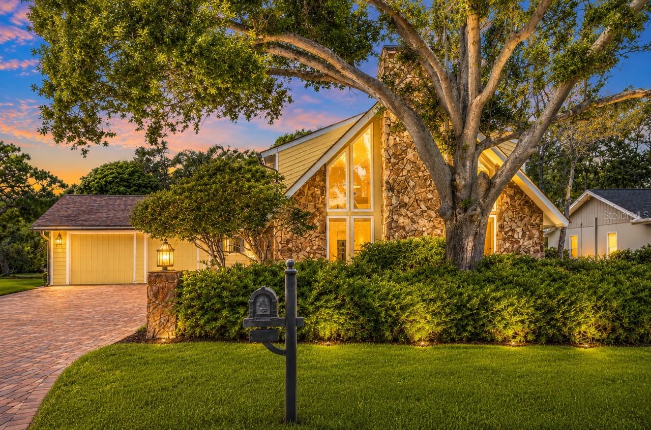 1944 LEVINE LANE