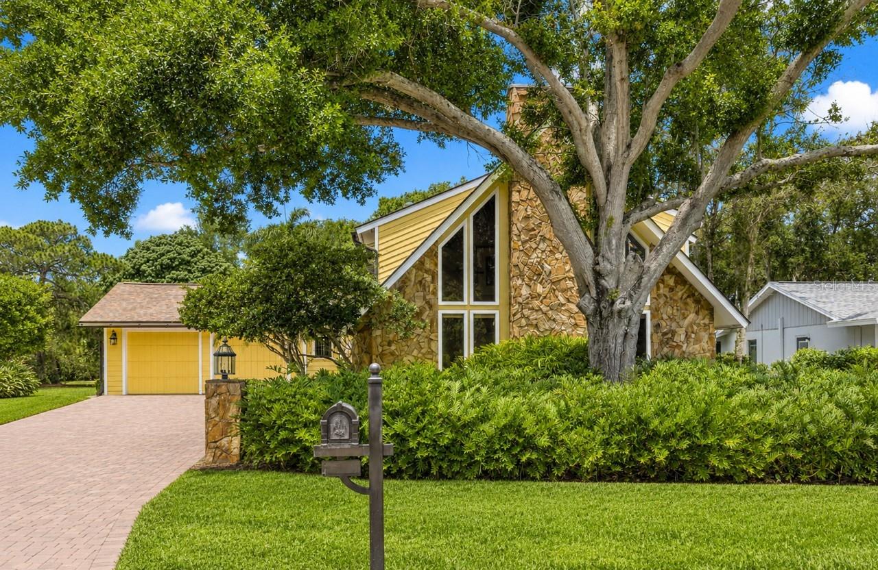 1944 LEVINE LANE