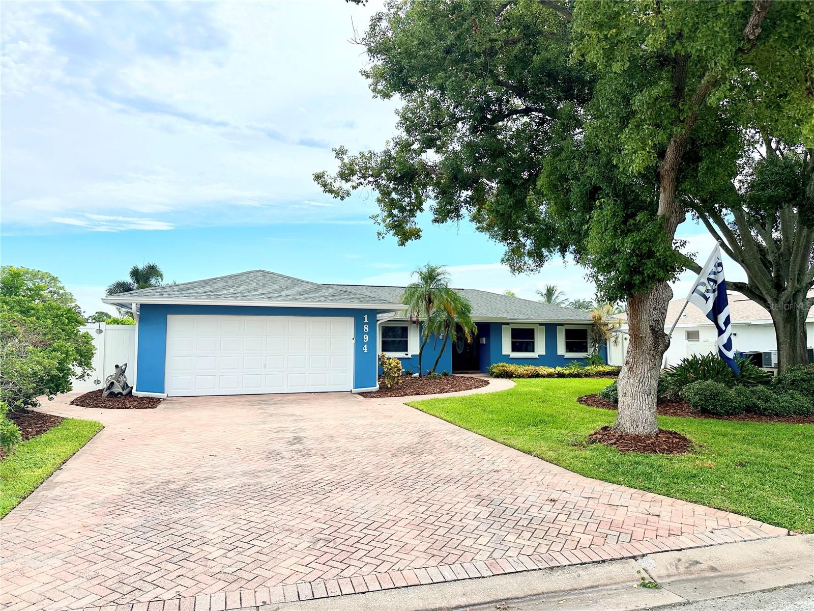 1894 TANGLEWOOD DRIVE NE