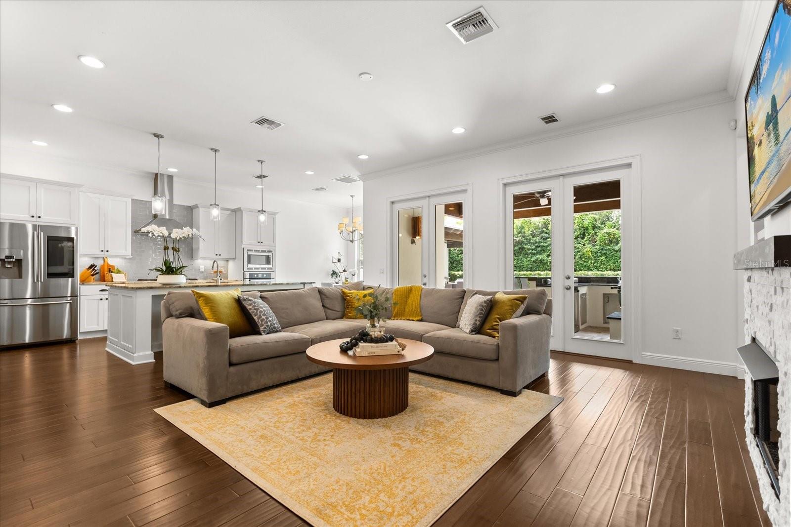 FLORA PARK 2ND ADD - Residential