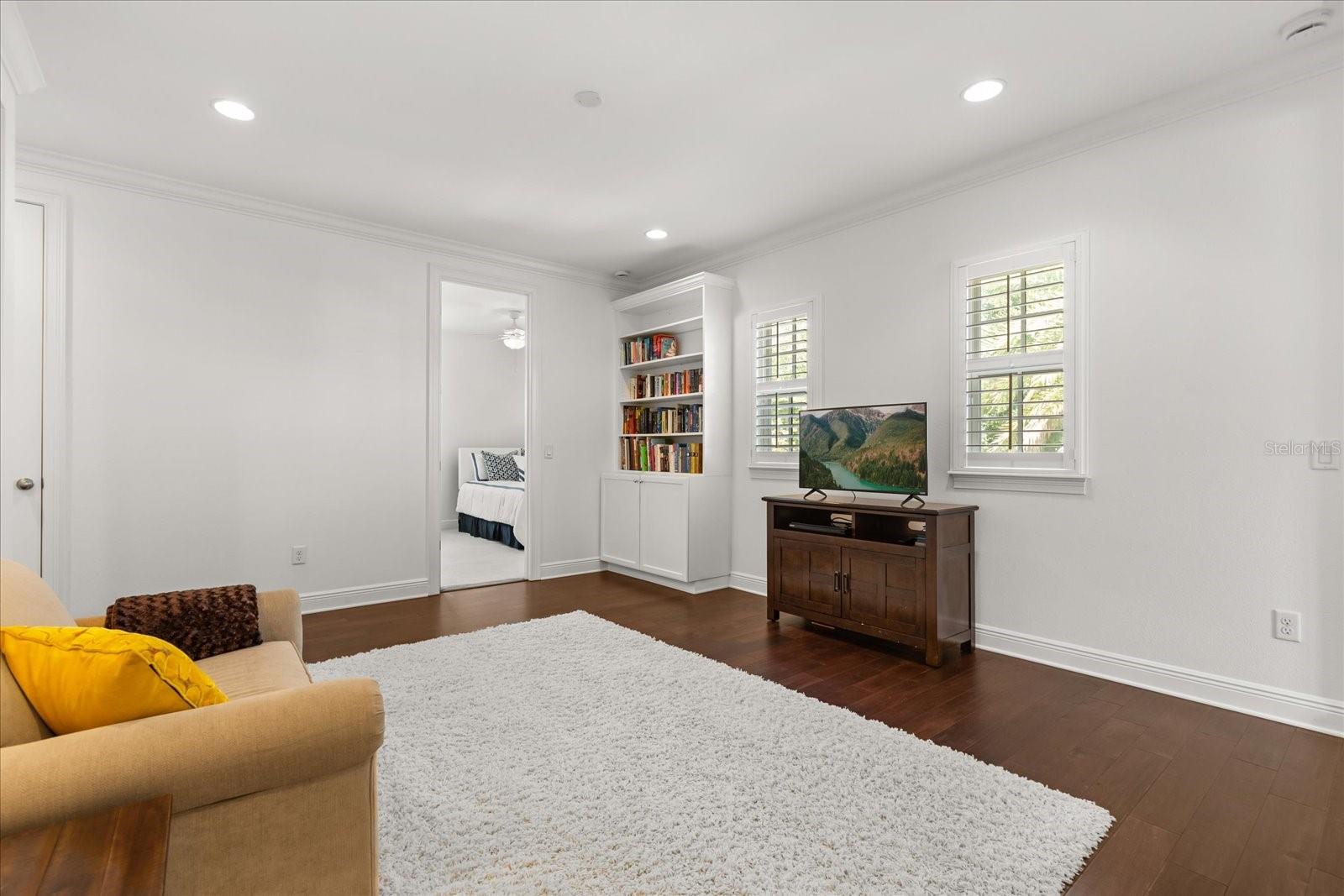 FLORA PARK 2ND ADD - Residential