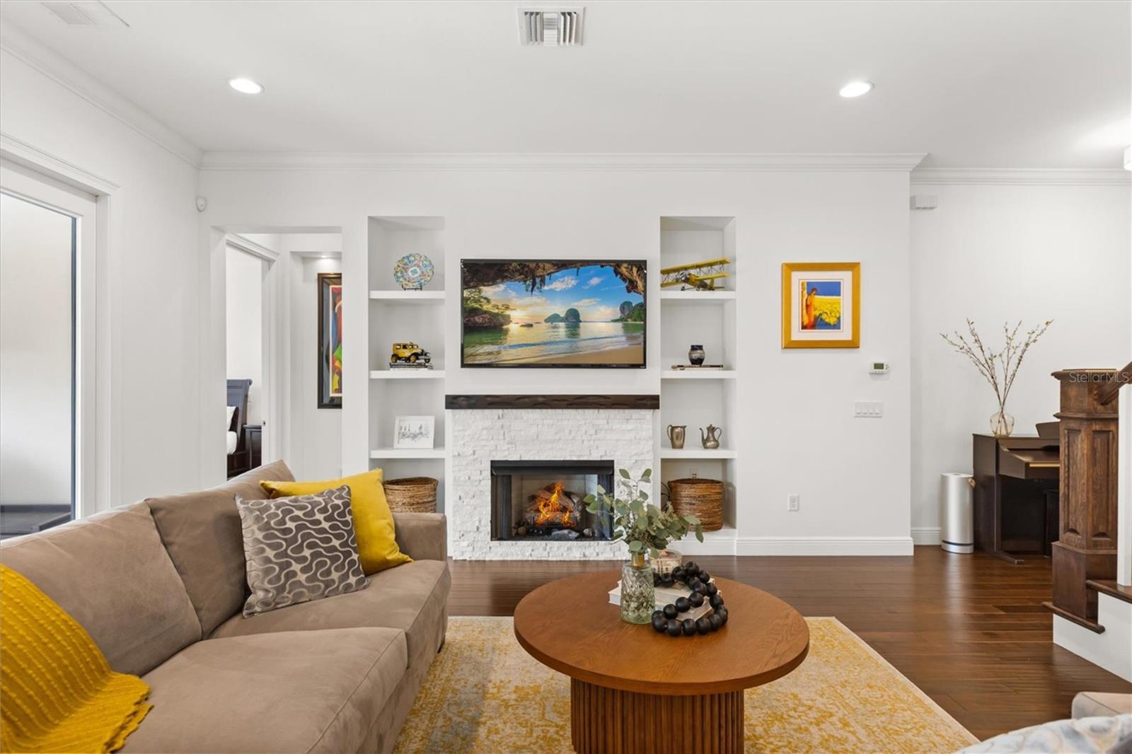 FLORA PARK 2ND ADD - Residential