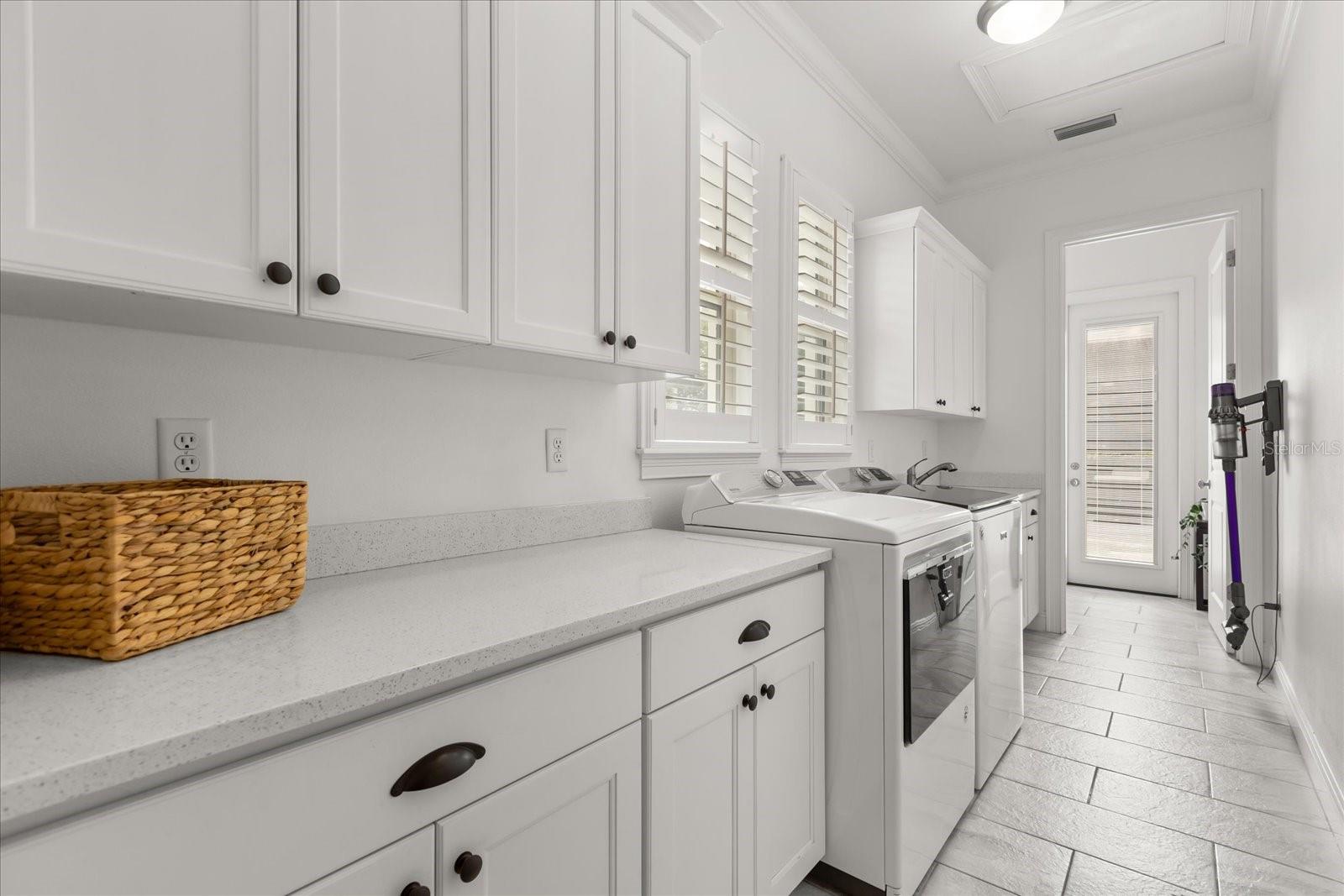 FLORA PARK 2ND ADD - Residential