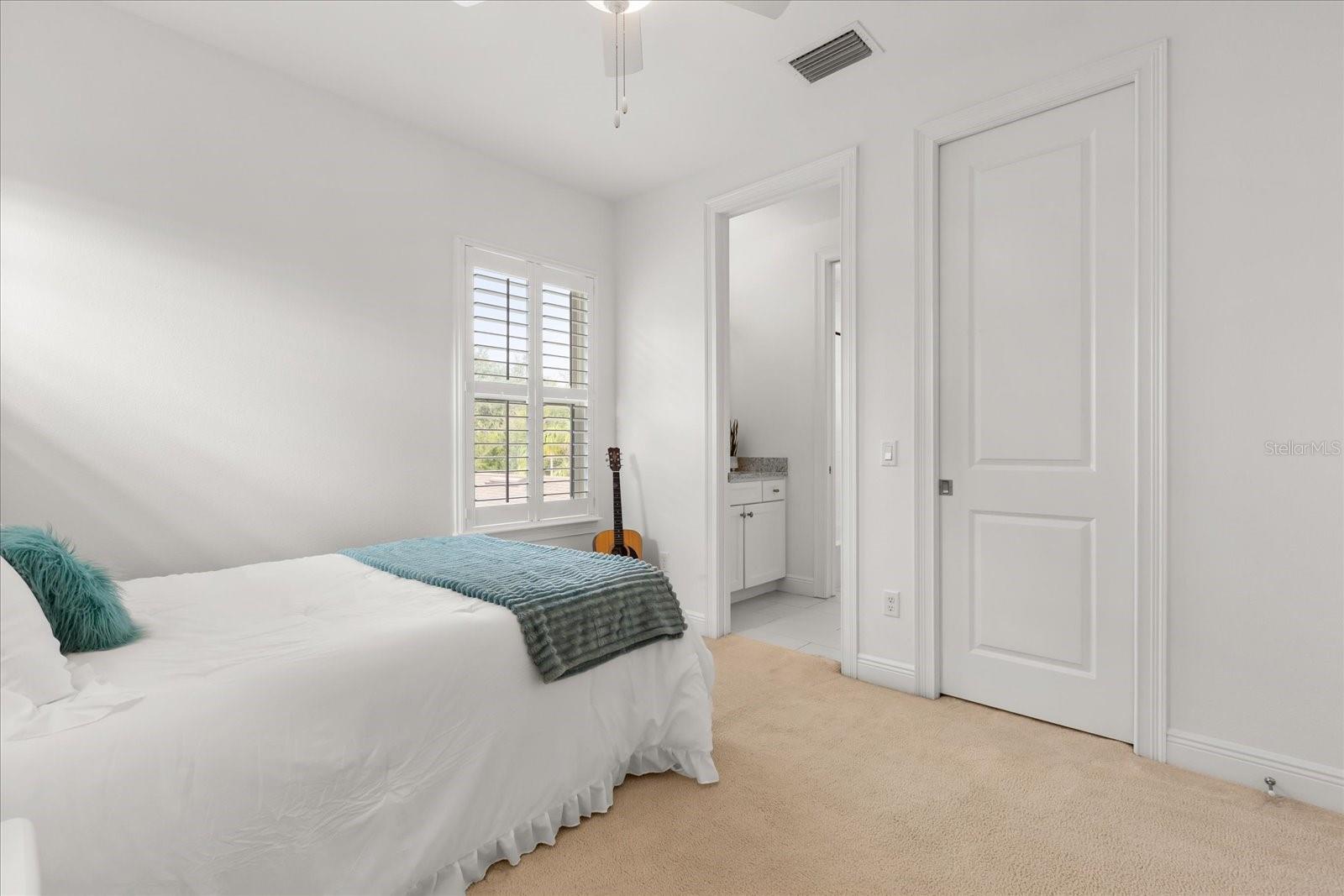 FLORA PARK 2ND ADD - Residential