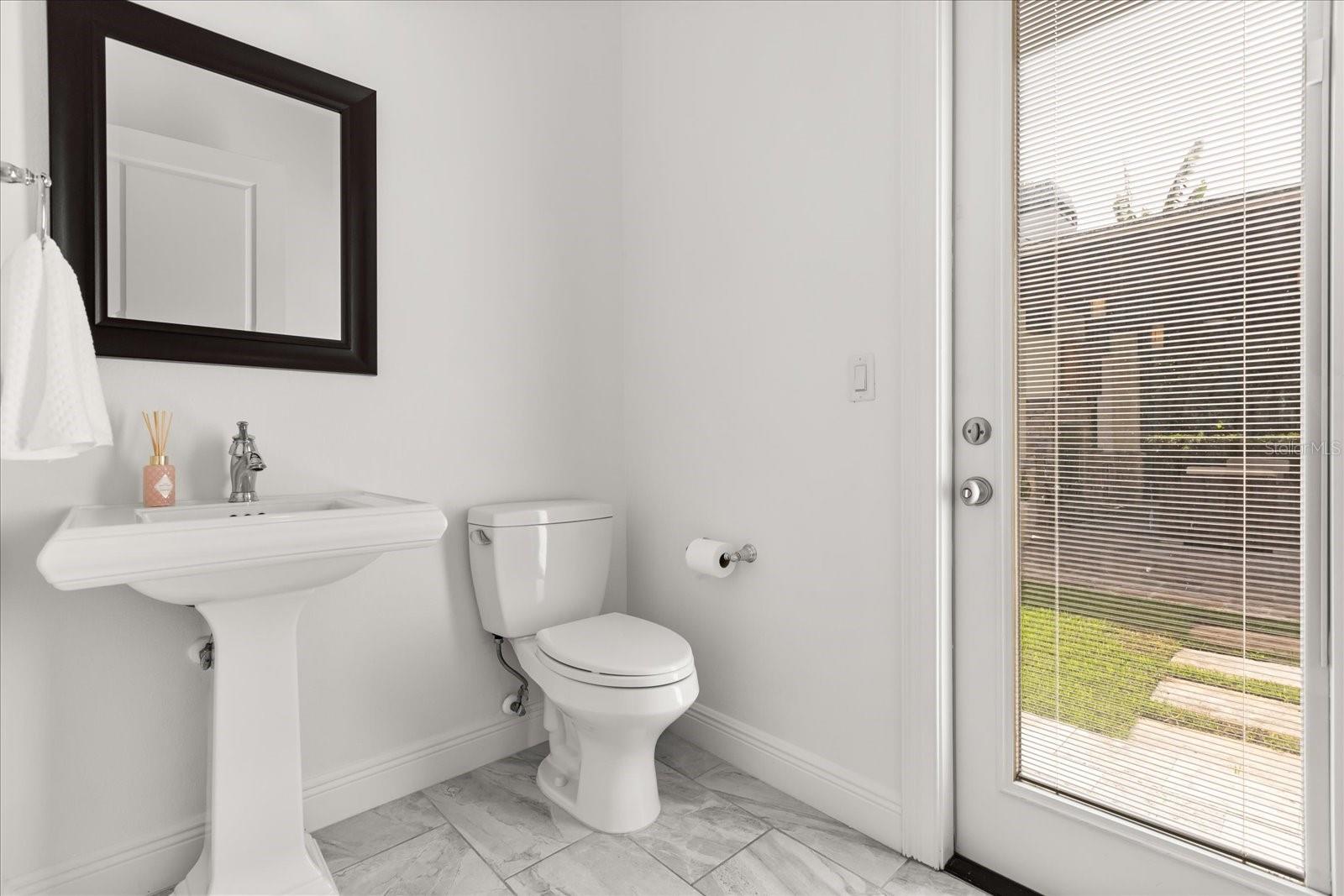 FLORA PARK 2ND ADD - Residential
