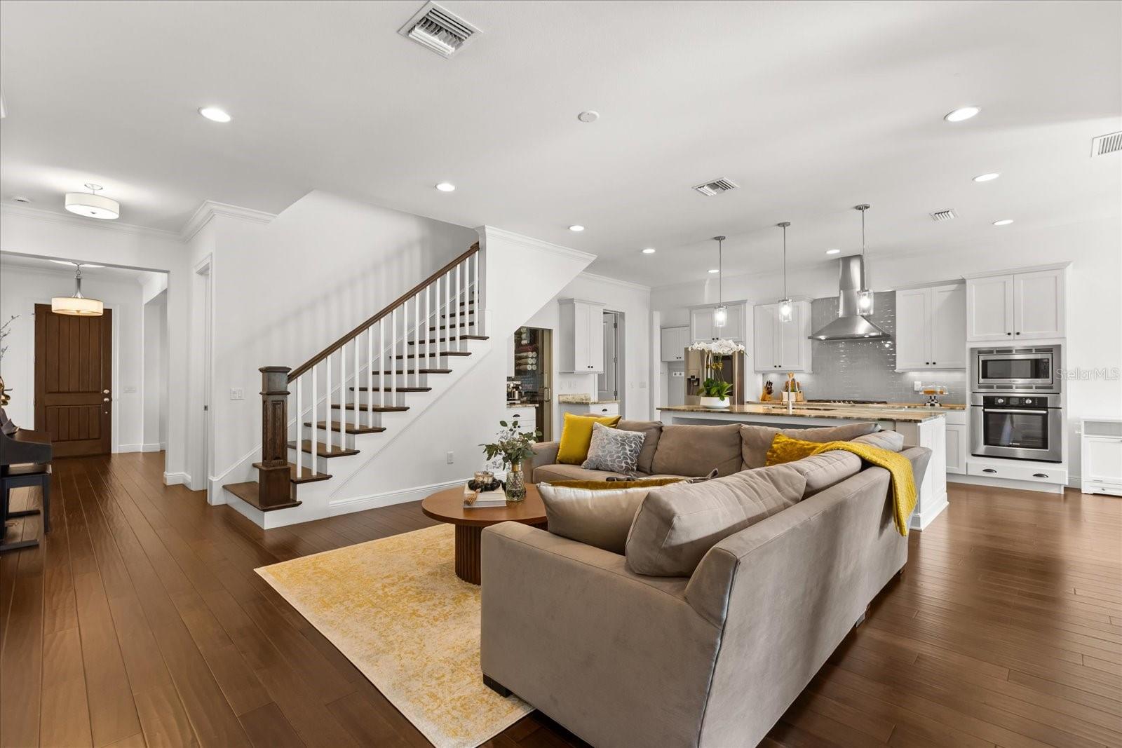 FLORA PARK 2ND ADD - Residential