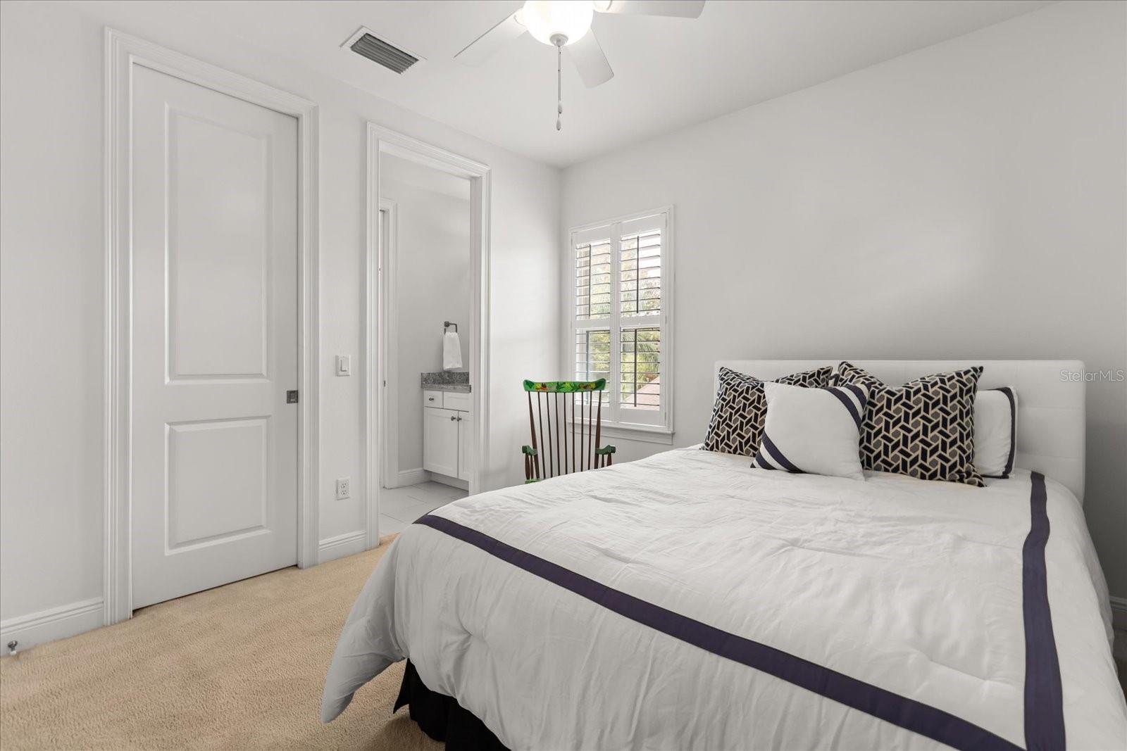 FLORA PARK 2ND ADD - Residential
