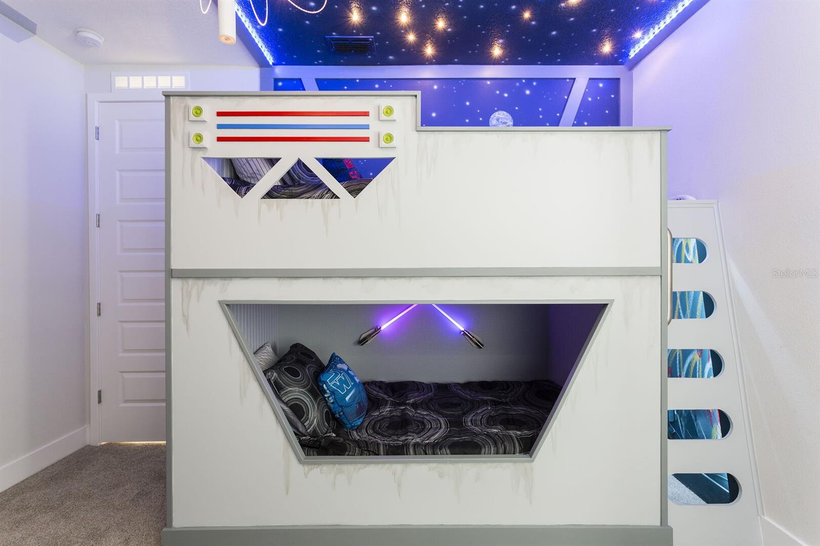 REUNION WEST VLGS NORTH - Residential