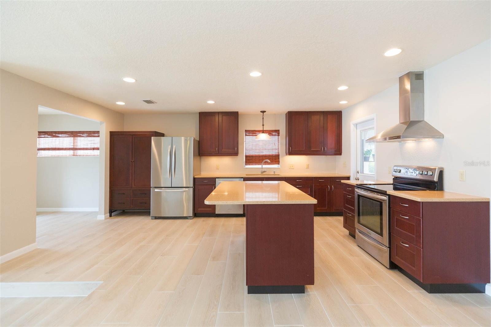 8310 ARCHWOOD CIRCLE