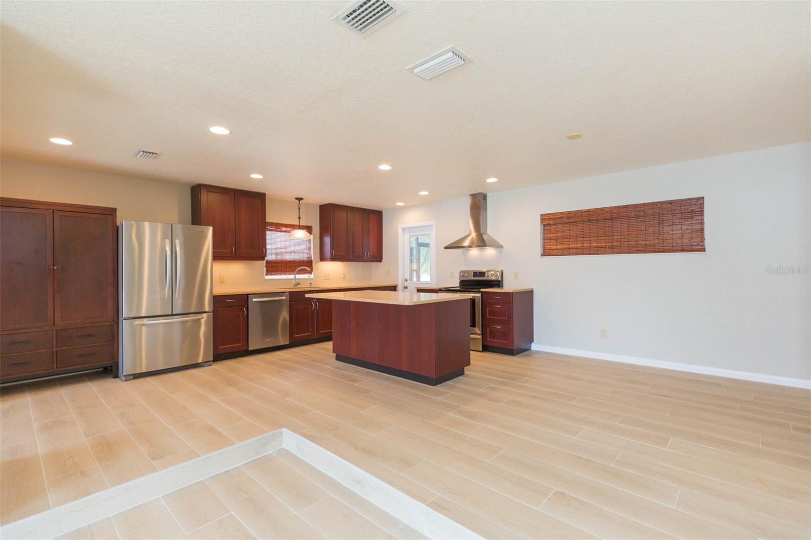 8310 ARCHWOOD CIRCLE