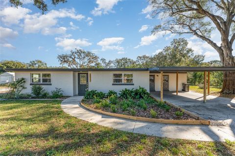 A home in AUBURNDALE