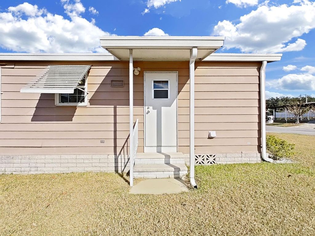 Photo of 1758 Fox Hill Dr, Lakeland, FL 33810 (MLS # P4937152)