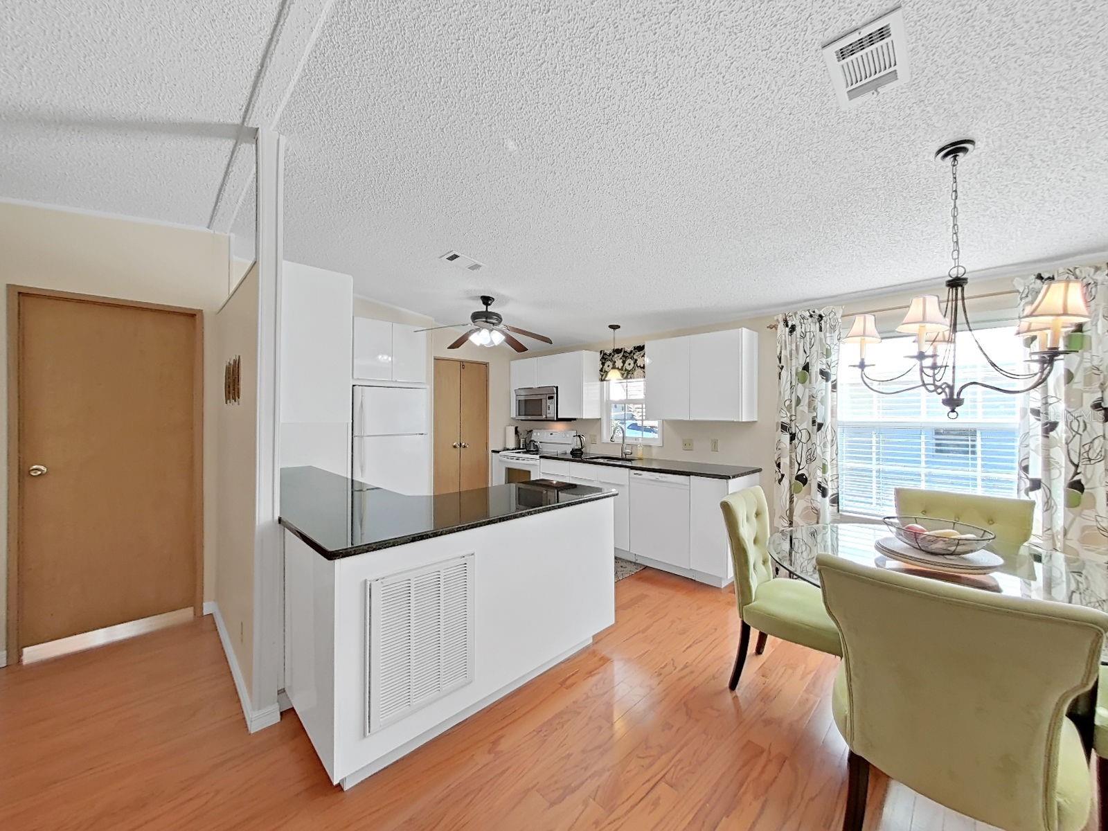 FOXWOOD LAKE ESTATES - Residential