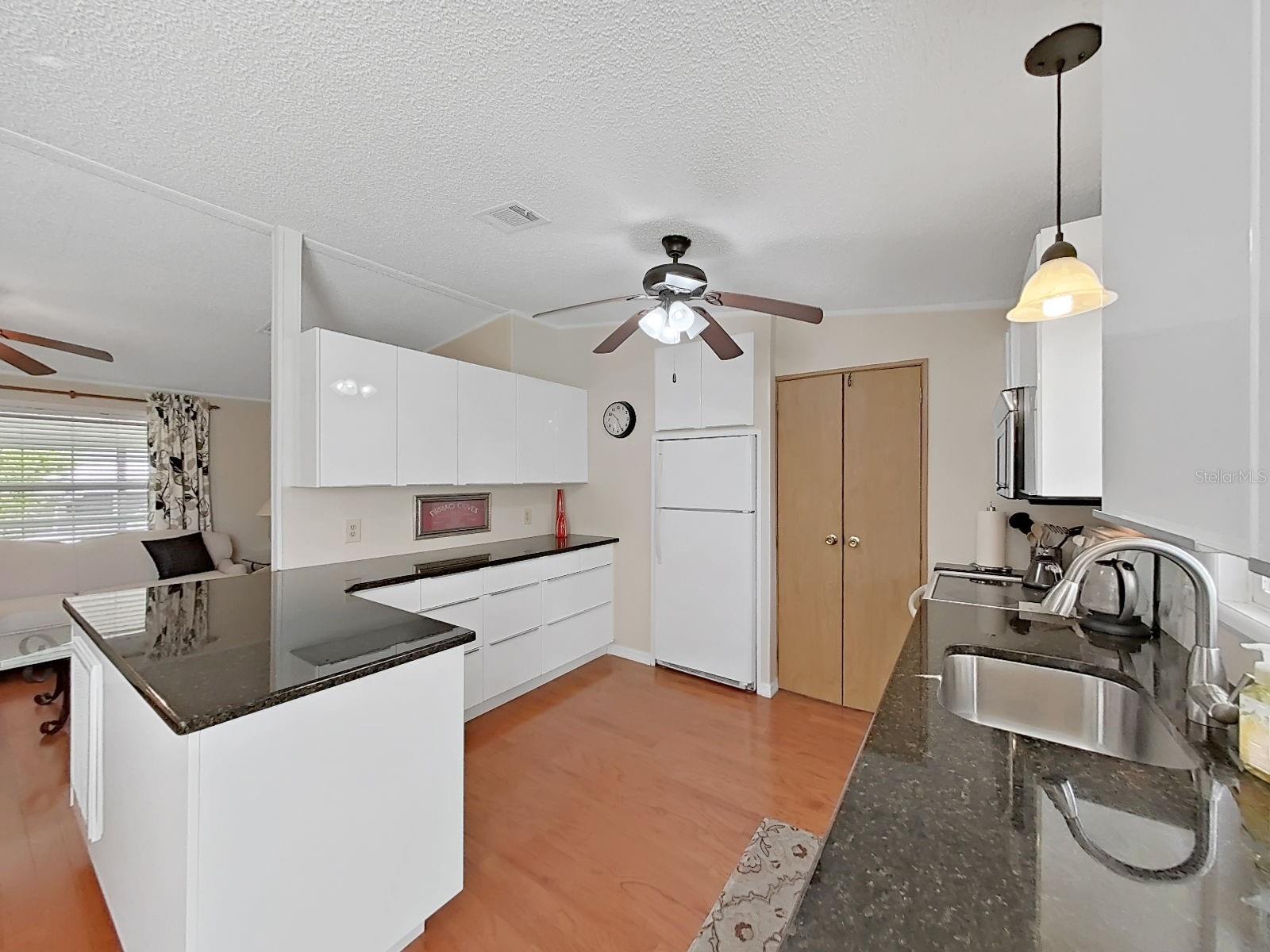 FOXWOOD LAKE ESTATES - Residential