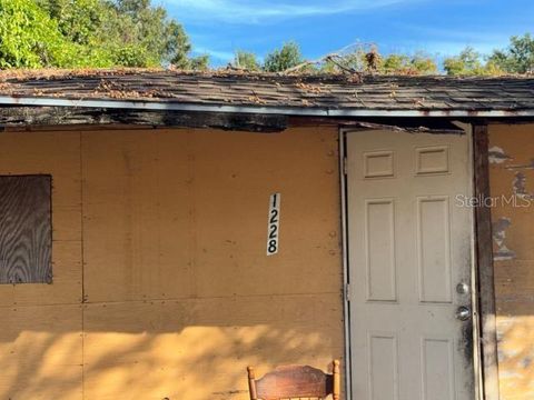 A home in WINTER HAVEN