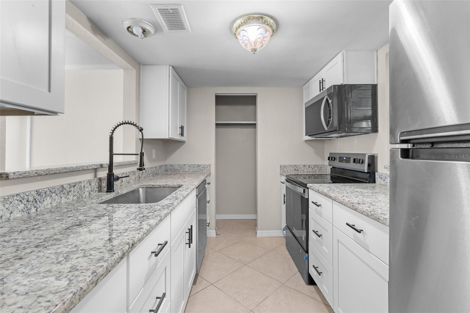 DOLPHIN POINTE OF DUNEDIN CONDO - Residential Lease