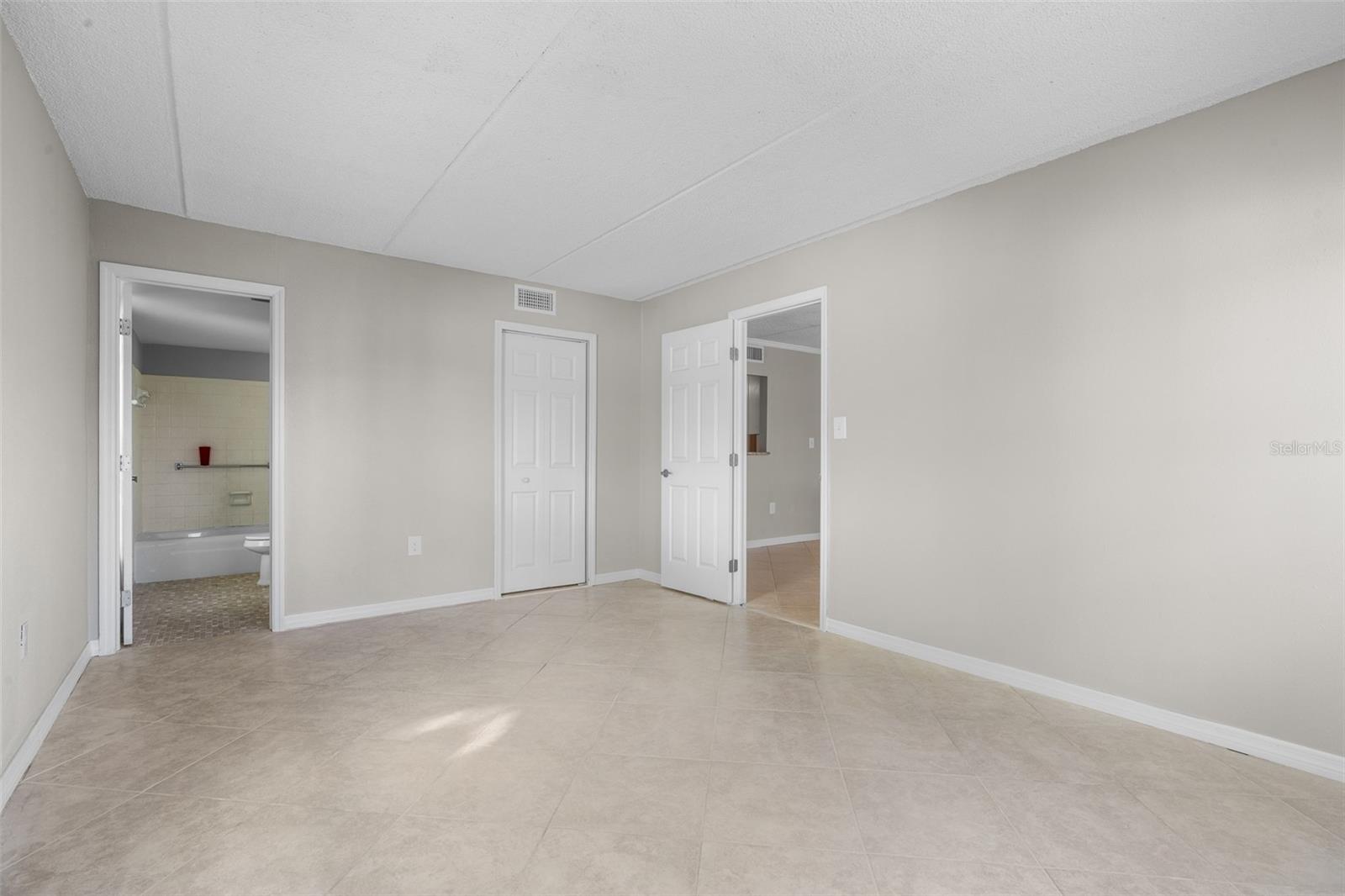 DOLPHIN POINTE OF DUNEDIN CONDO - Residential Lease