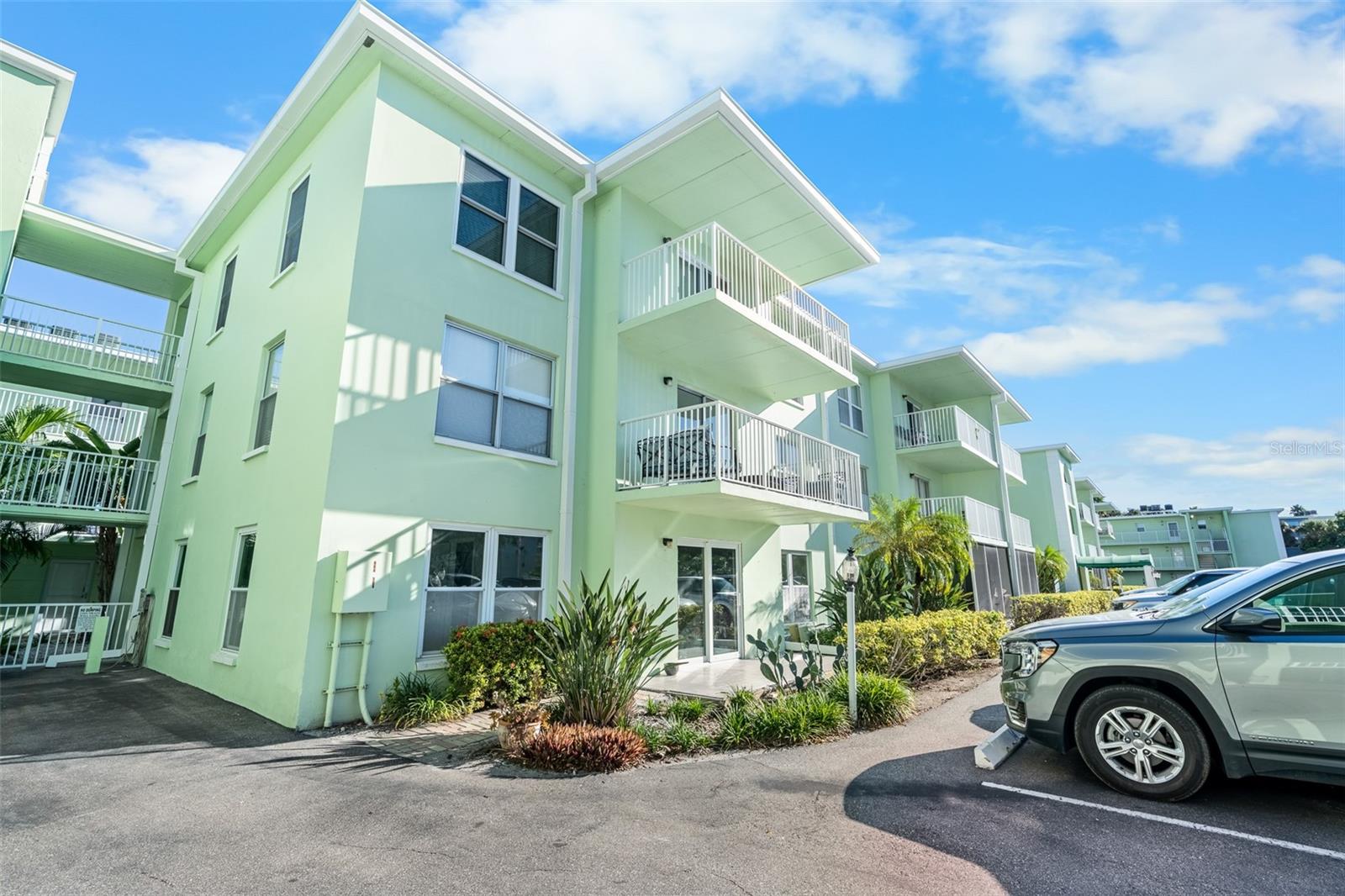 DOLPHIN POINTE OF DUNEDIN CONDO - Residential Lease