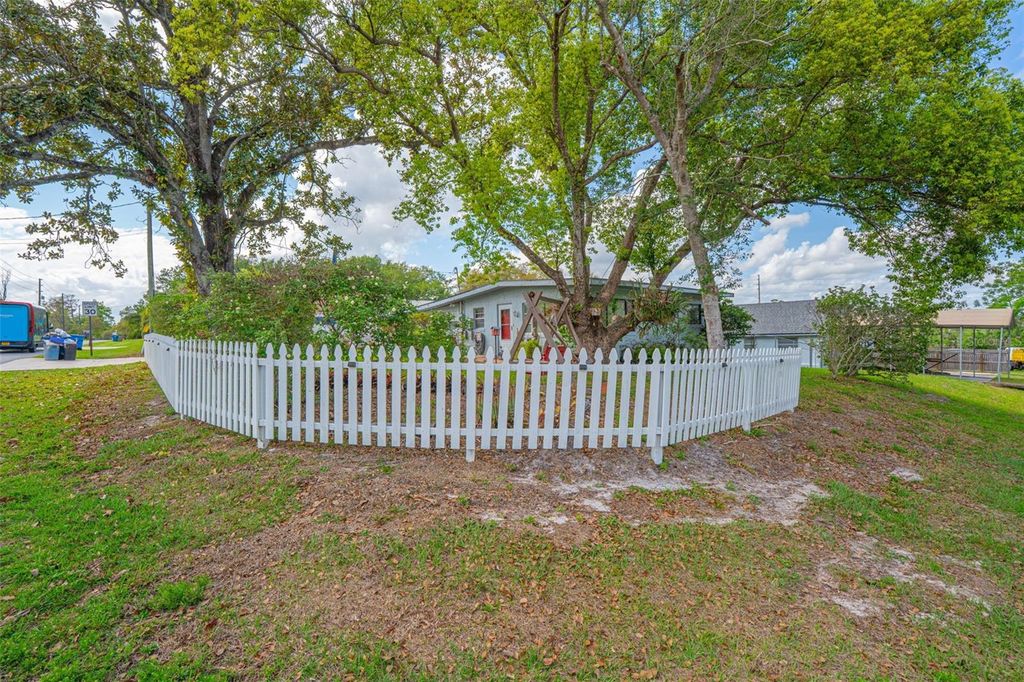Photo of 925 N Florida Avenue, Deland, FL 32720 (MLS # O6395676)