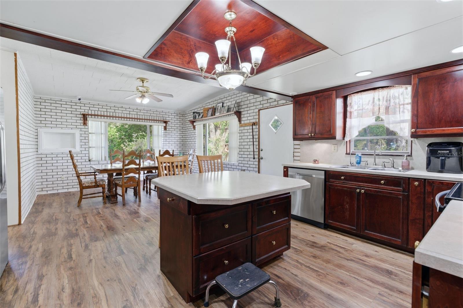 ORANGE CITY ESTATES - Residential