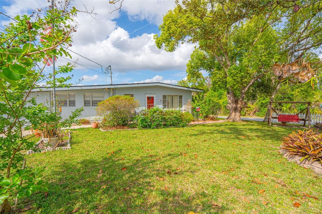 Photo of 925 N Florida Avenue, Deland, FL 32720 (MLS # O6395676)