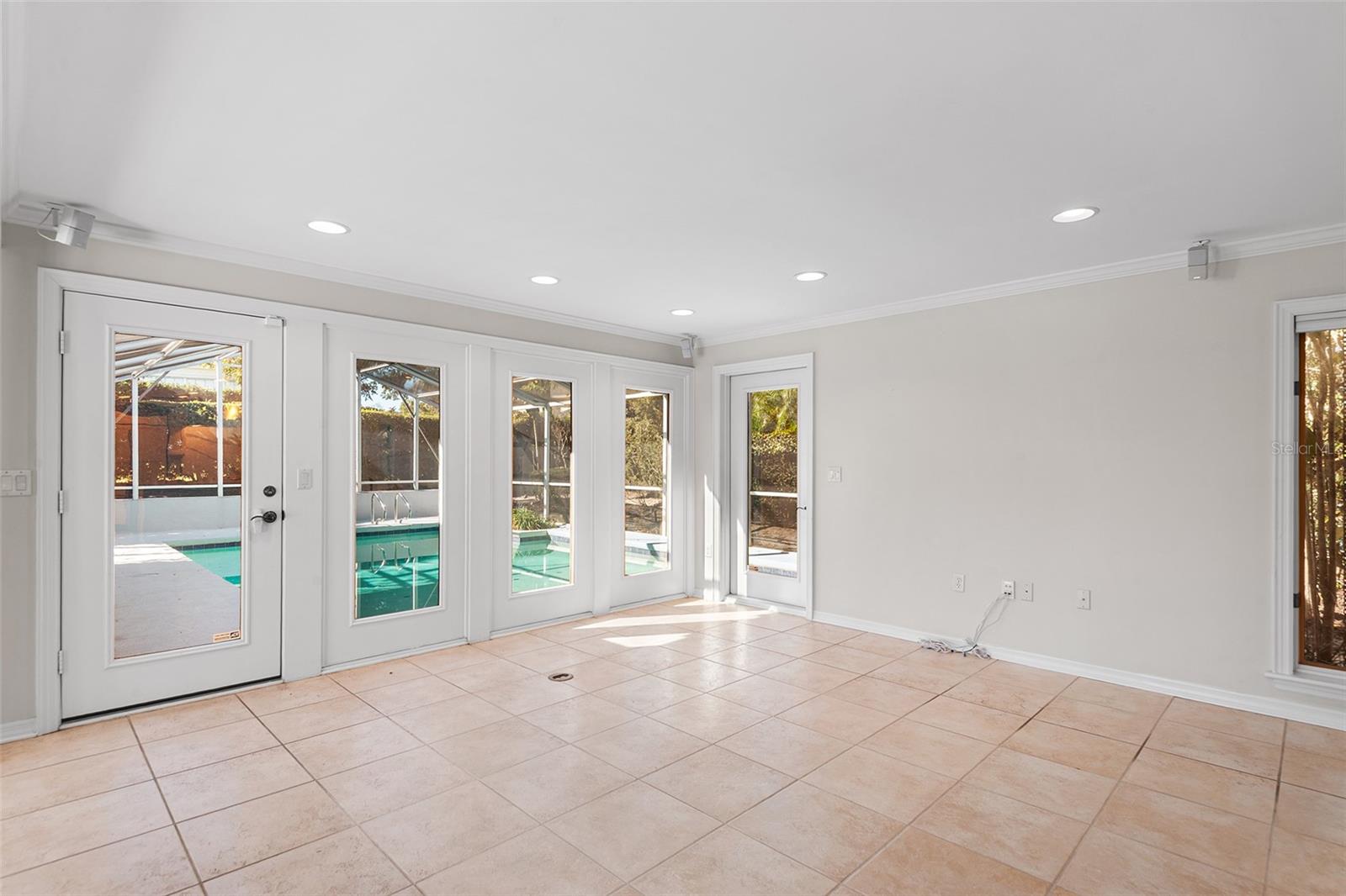 LAKE POINT - Residential