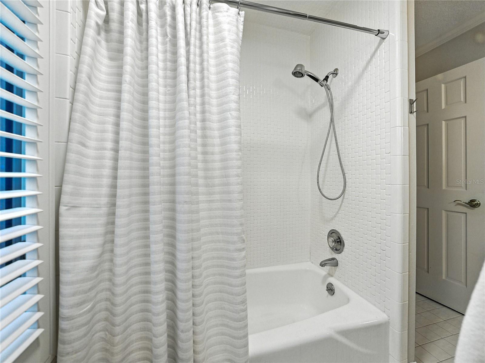 LAKE POINT - Residential