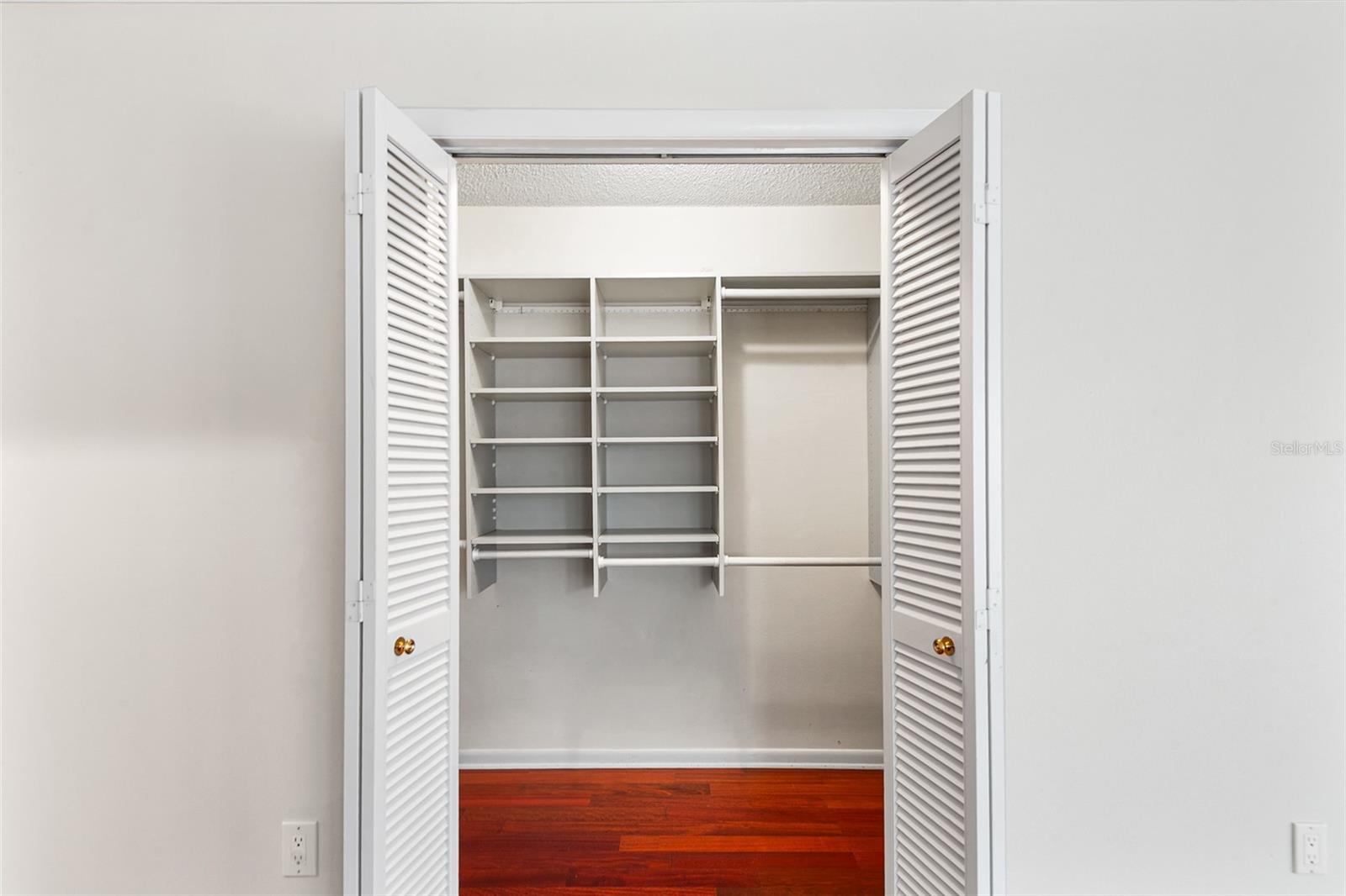 LAKE POINT - Residential