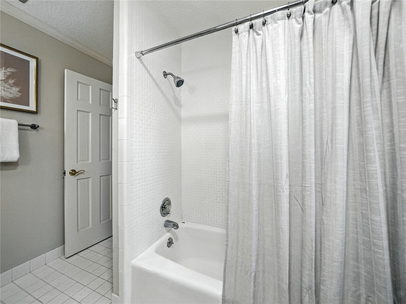 LAKE POINT - Residential