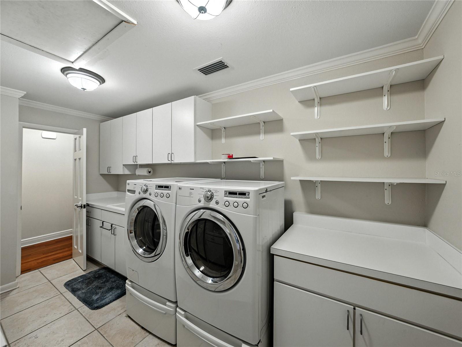 LAKE POINT - Residential