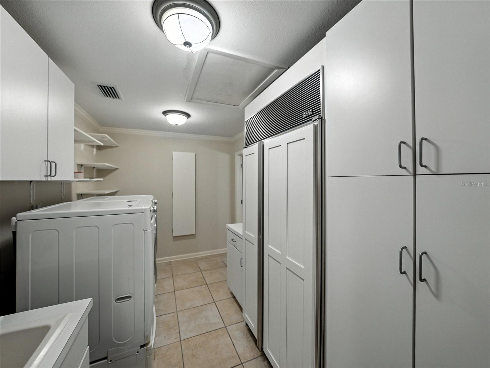 LAKE POINT - Residential