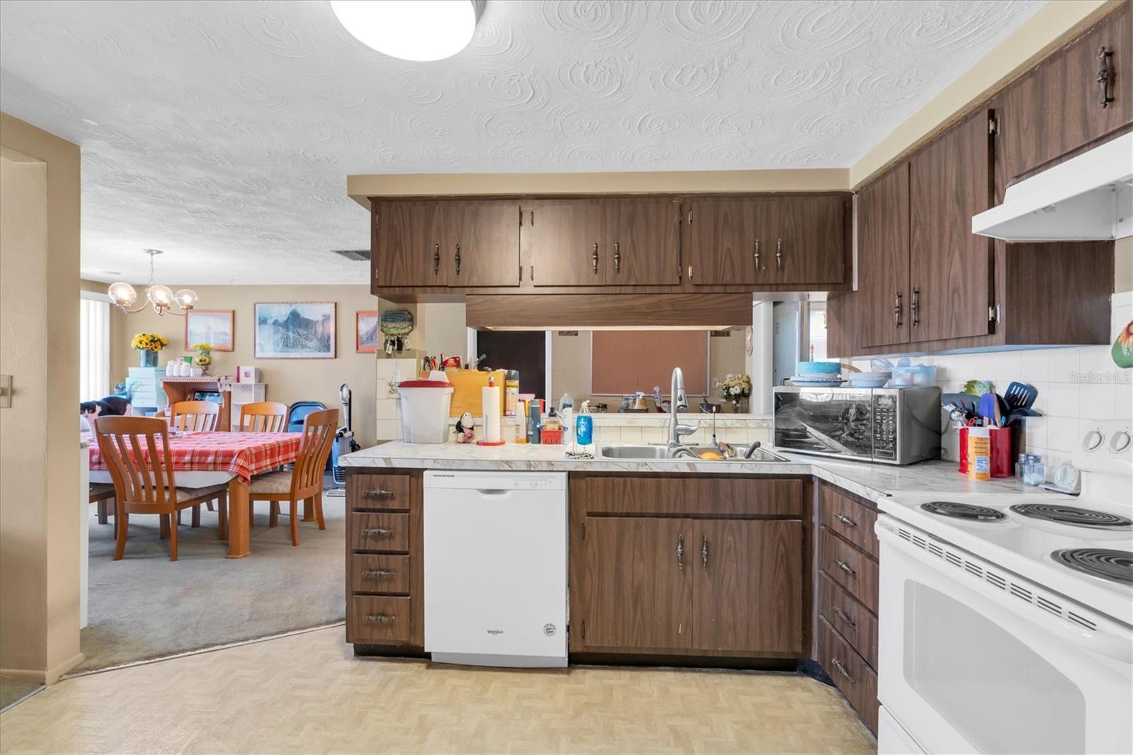 ALOHA GARDENS - Residential