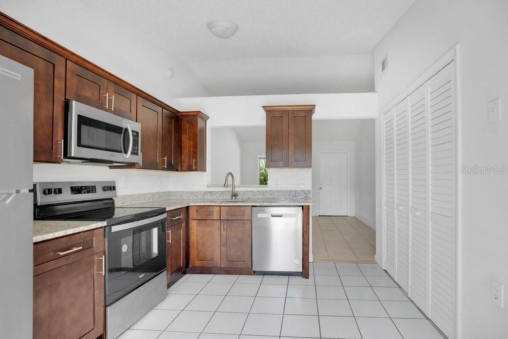 UNIVERSITY PLACE - Residential