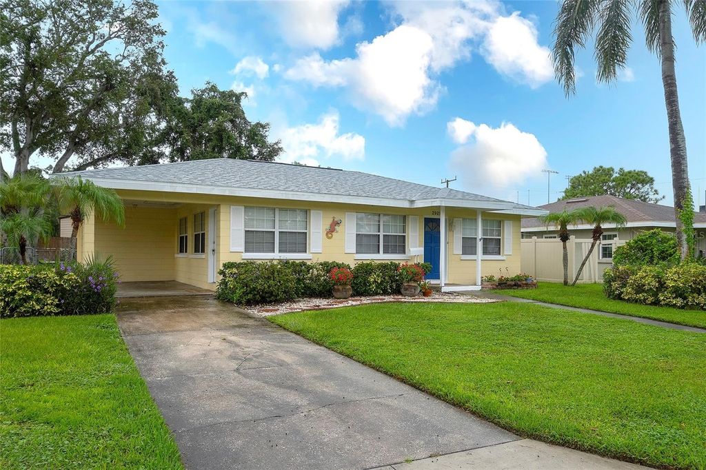 Photo of 2925 9th Avenue W, Bradenton, FL 34205 (MLS # A4663972)