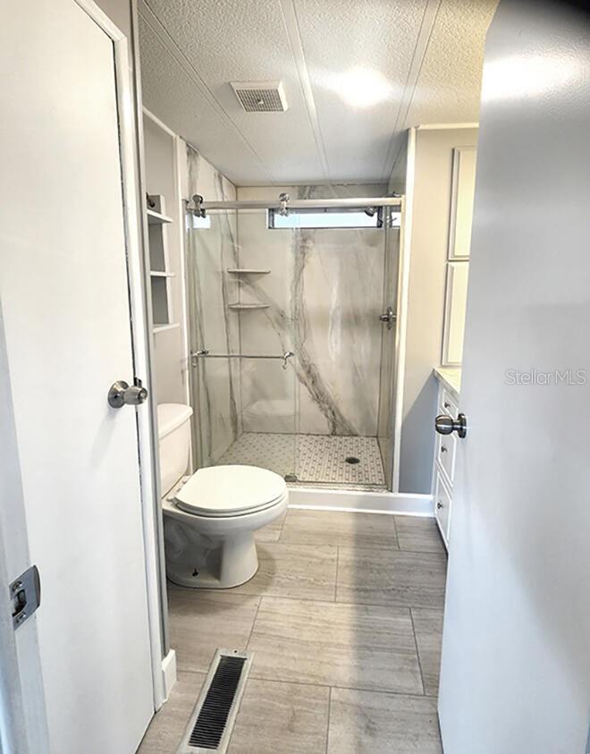 PALM LAKE ESTATES - Residential