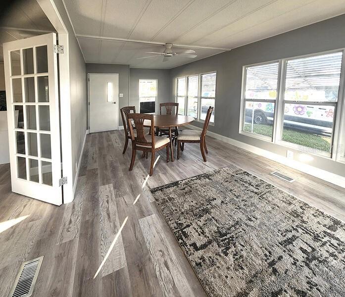 PALM LAKE ESTATES - Residential