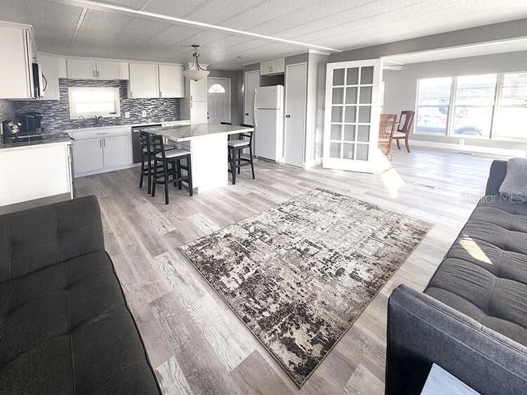 PALM LAKE ESTATES - Residential