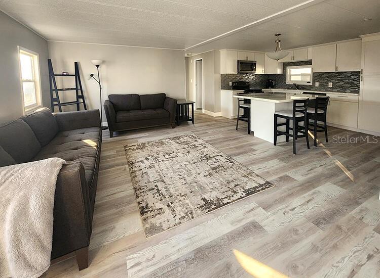 PALM LAKE ESTATES - Residential